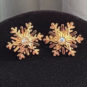 Vintage Avon 90s Snowflake Rhinestone Gold Tone Stud Earrings NIB